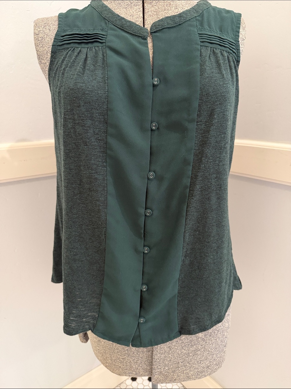 Sleeveless Button-Front Camisole in Deep forest green